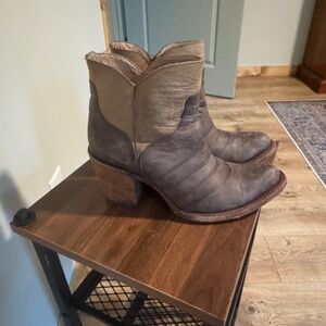 Corral Circle G Distressed Chocolate Women's 8 1/2 Ankle Boots